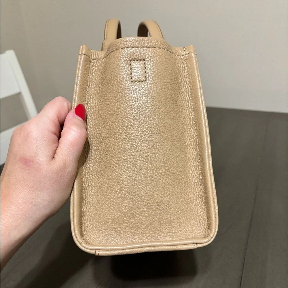 Marc Jacobs The Tote Bag- tan color and small size EUC - Picture 4 of 10